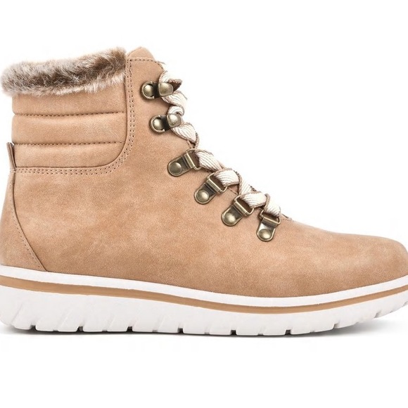 Cliffs by WHITE MOUNTAIN Shoes - NIB Cliffs by White Mtn boots